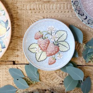 Плато Chartres in mosaic D16х2cm. strawberries & skyblue.